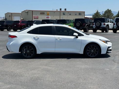 Used 2024 Toyota Corolla SE w/ SE Premium Package image 8