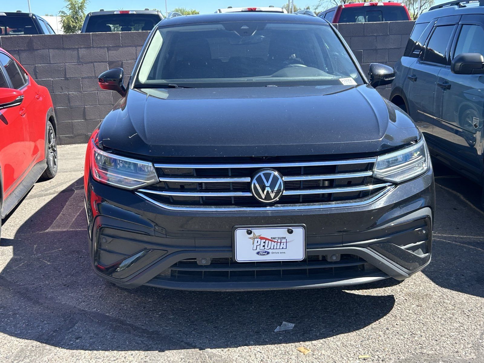 Used 2024 Volkswagen Tiguan SE FWD image 2