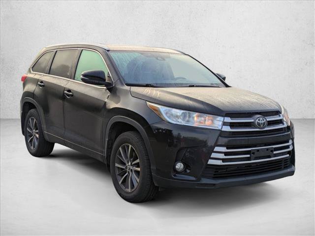 Used 2018 Toyota Highlander XLE AWD/4WD image 3