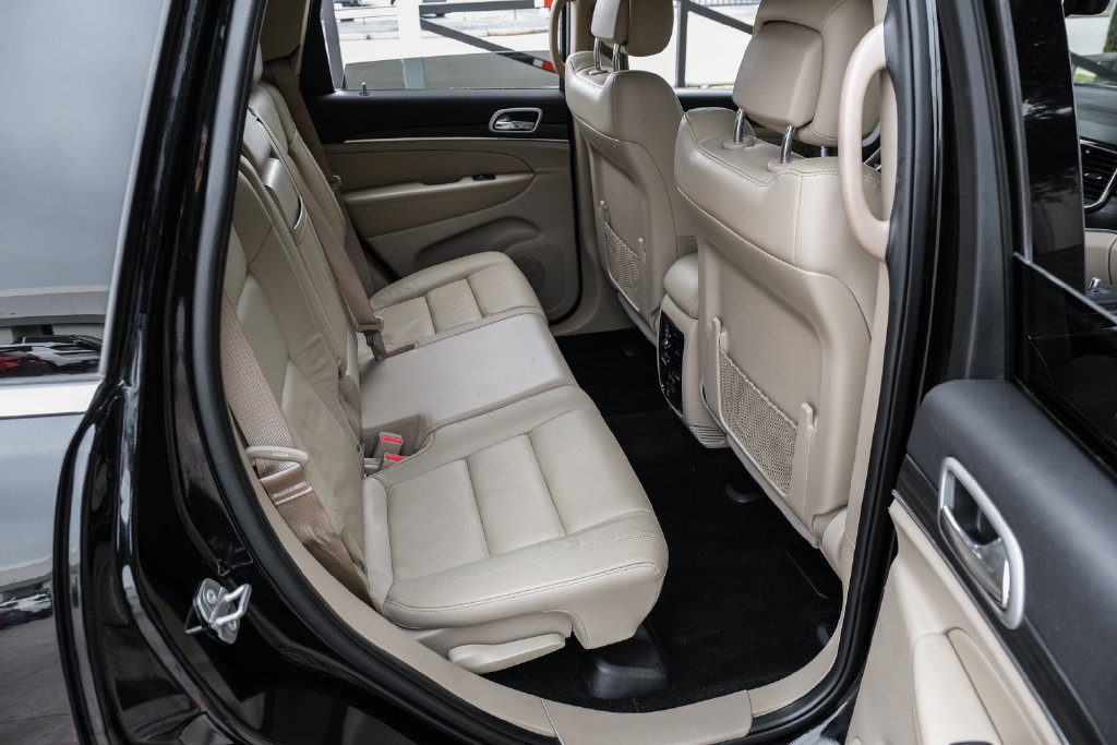 Used 2022 Jeep Grand Cherokee Limited w/ Tech Group RWD image 45