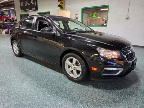 Used 2015 Chevrolet Cruze LT FWD image 4
