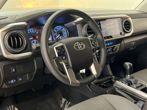 Used 2022 Toyota Tacoma SR5 AWD/4WD image 15