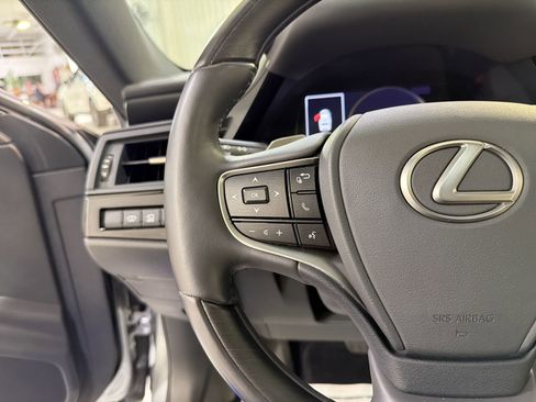 Used 2022 Lexus ES 300h Ultra Luxury image 14