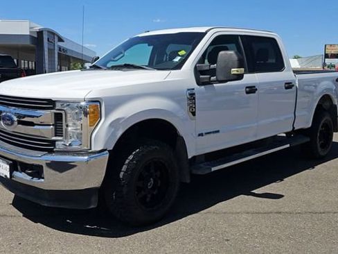 Used 2017 Ford F250 XLT AWD/4WD image 4