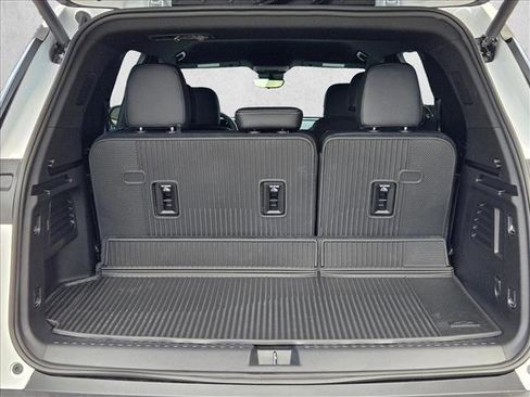 New 2026 Chevrolet Traverse LT image 9