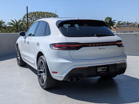 Certified 2024 Porsche Macan image 3