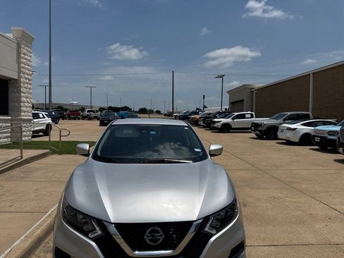 Used 2022 Nissan Rogue Sport S FWD image 2
