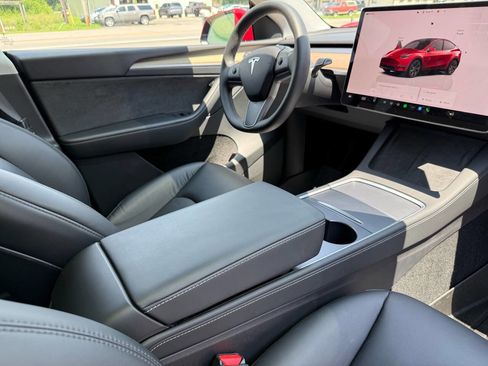 Used 2023 Tesla Model Y Long Range image 9
