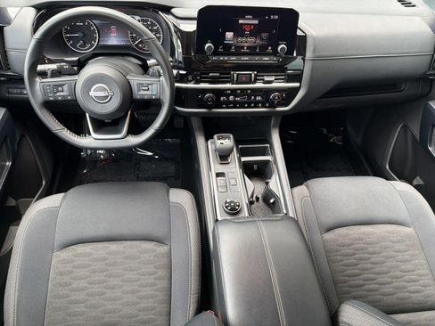 Used 2025 Nissan Pathfinder SV AWD/4WD image 28