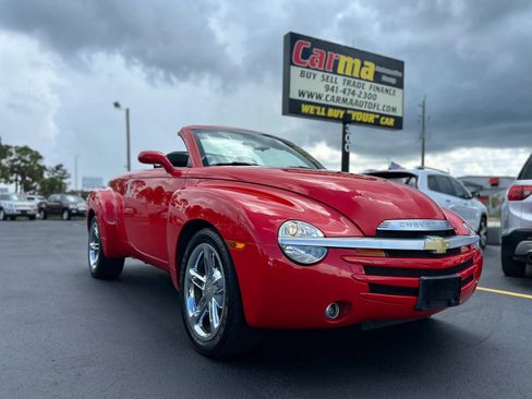 Used 2005 Chevrolet SSR w/ Preferred Equipment Group RWD image 1