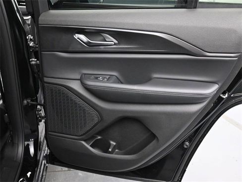 New 2025 Jeep Grand Cherokee Altitude image 21