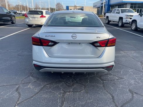 Used 2024 Nissan Altima 2.5 SV image 4