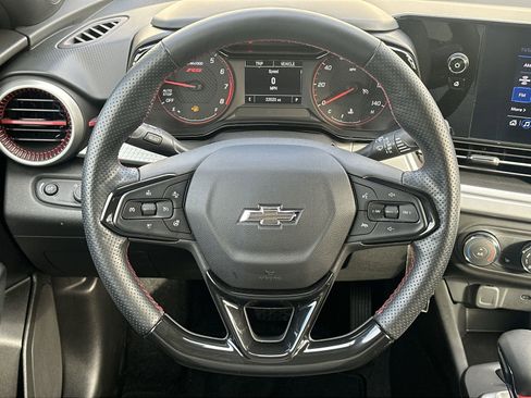 Used 2024 Chevrolet Trax RS image 19