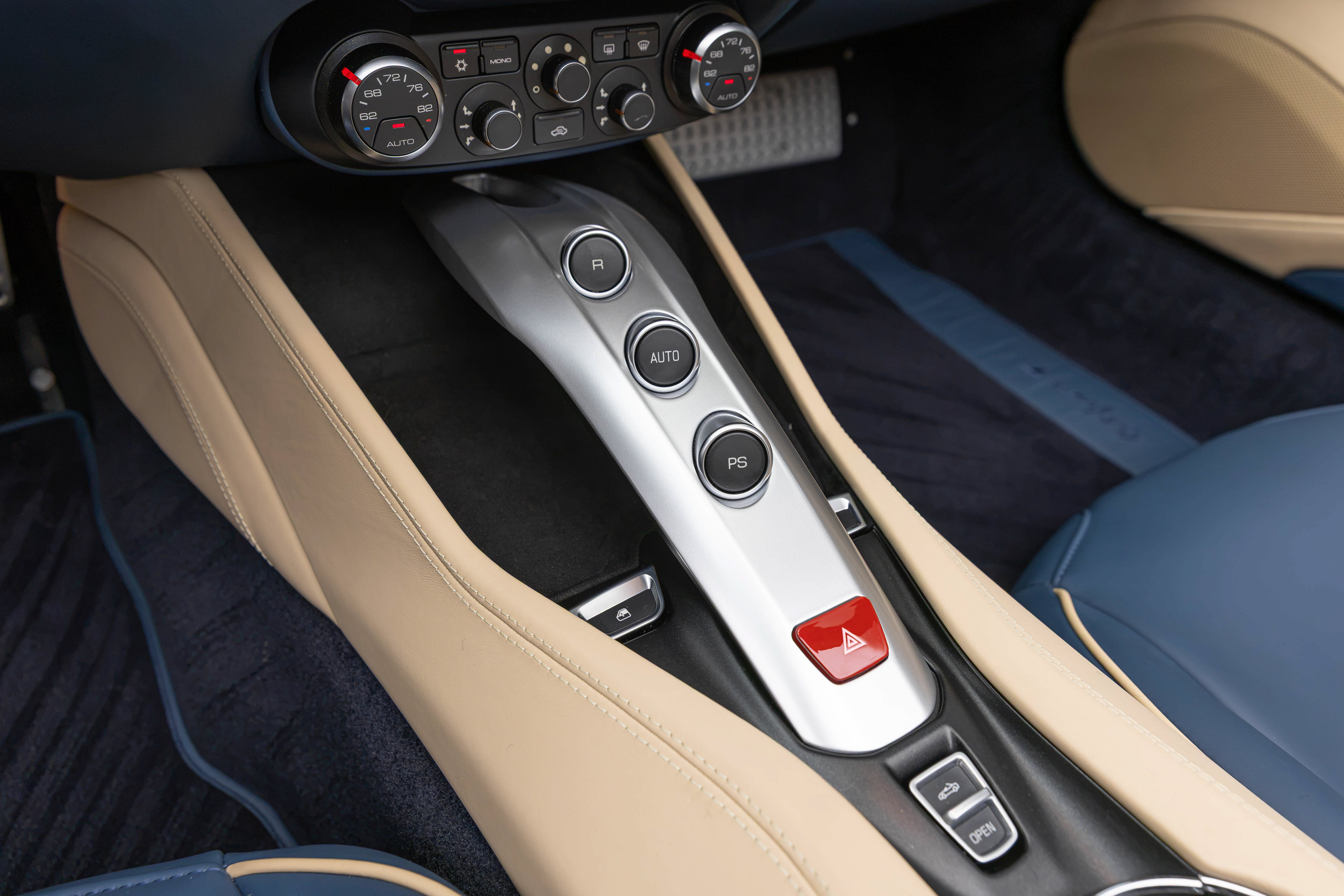Certified 2015 Ferrari California T RWD image 5