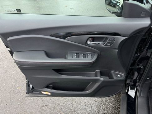 Certified 2025 Honda Ridgeline Black Edition image 13