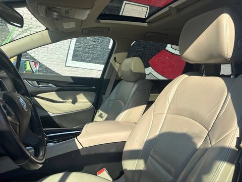Used 2018 Buick Enclave Premium w/ Experience Buick Package FWD image 11