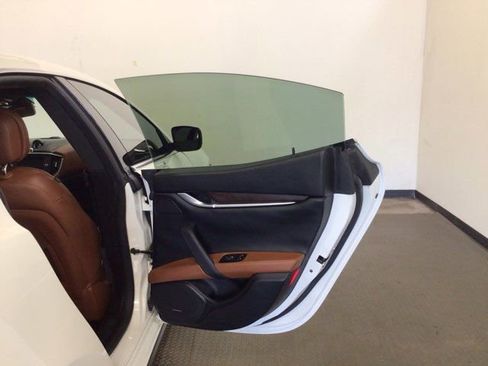 Used 2016 Maserati Ghibli S image 11