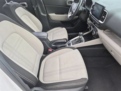 Used 2025 Hyundai Venue SEL FWD image 30