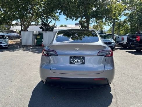 Used 2025 Tesla Model Y Long Range AWD/4WD image 5
