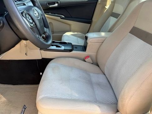 Used 2012 Toyota Camry LE FWD image 13