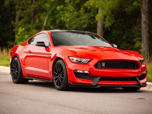 Used 2016 Ford Mustang Shelby GT350 w/ Technology Package RWD image 6
