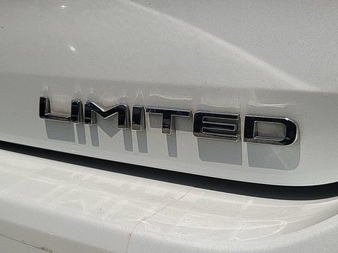 Used 2022 Toyota Highlander Limited FWD image 31