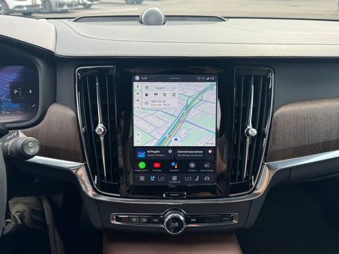 Used 2023 Volvo V90 B6 Cross Country Ultimate AWD/4WD image 18