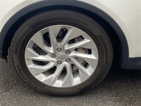 Used 2021 Land Rover Discovery S image 6