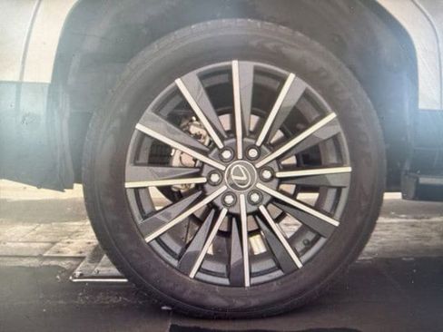 Used 2024 Lexus GX 550 AWD/4WD image 9