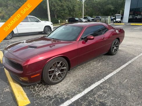 Used 2019 Dodge Challenger SXT RWD image 1