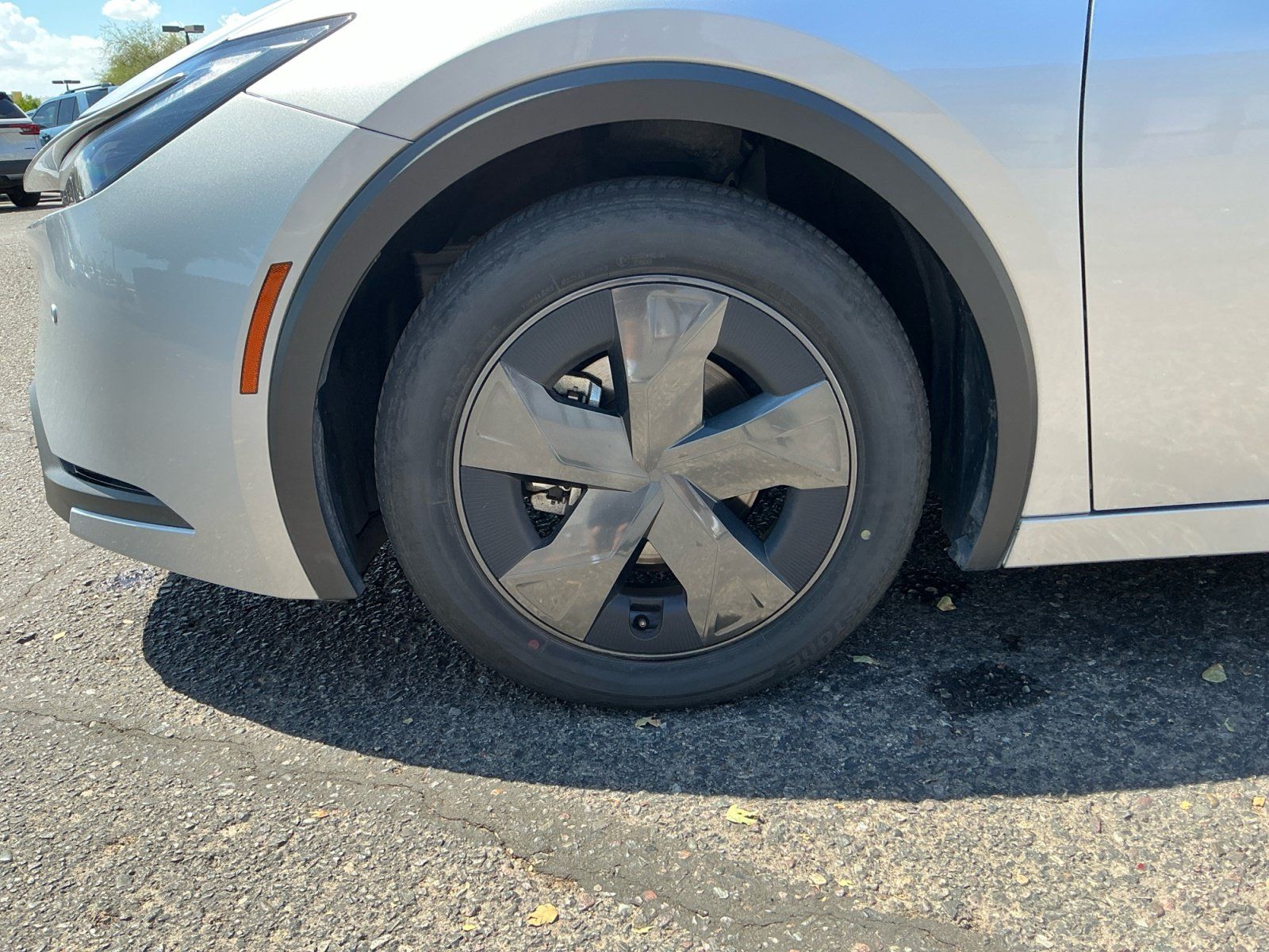 Certified 2025 Toyota Prius LE FWD image 24