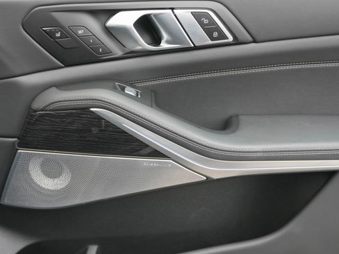 Certified 2025 BMW X7 M60i image 26