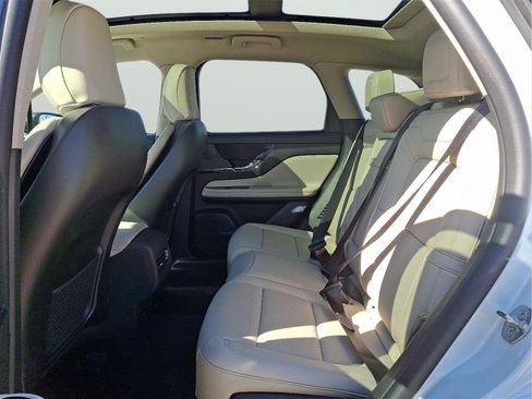 New 2026 Lincoln Corsair Premiere image 8