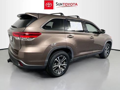 Used 2019 Toyota Highlander LE image 4