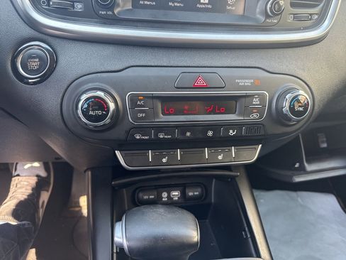 Used 2020 Kia Sorento S image 16