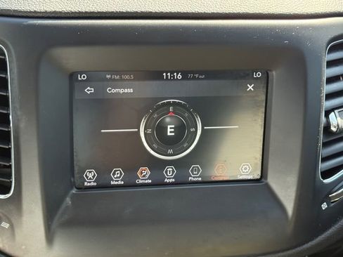 Used 2019 Jeep Compass Latitude FWD image 24
