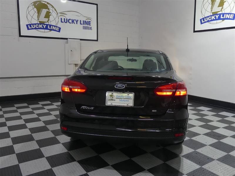 Used 2015 Ford Focus SE w/ Reverse Sensing Package FWD image 8