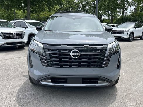 New 2026 Nissan Pathfinder Platinum w/ Lighting Package FWD image 2