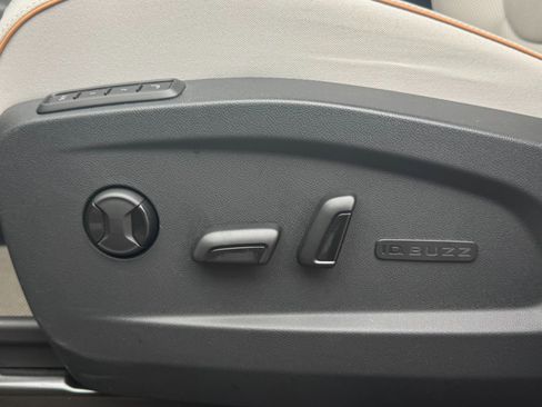 Used 2025 Volkswagen ID. Buzz Pro S Plus image 30