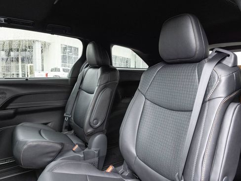 New 2026 Toyota Sienna XLE Woodland Edition AWD/4WD image 10
