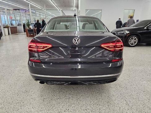 Used 2018 Volkswagen Passat 2.0T R-Line w/ R-Line Lighting Package FWD image 6