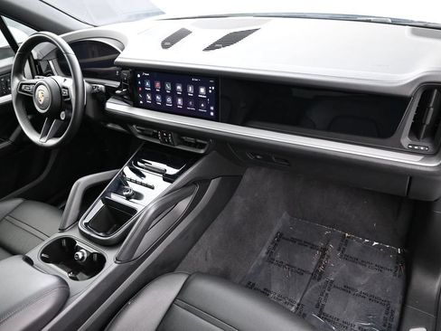 Certified 2024 Porsche Cayenne AWD/4WD image 29