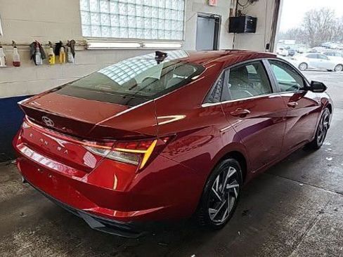 Used 2025 Hyundai Elantra Limited image 3