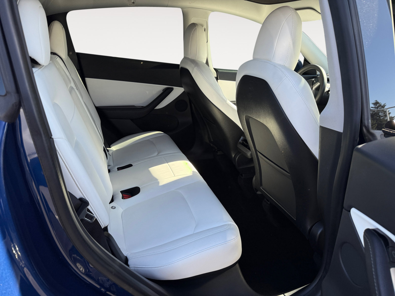 Used 2021 Tesla Model Y Long Range AWD/4WD image 18