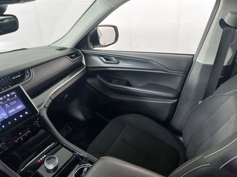 Used 2023 Jeep Grand Cherokee L Laredo image 22