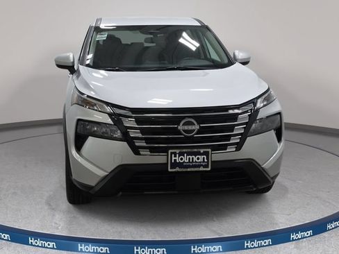 Used 2025 Nissan Rogue SV AWD/4WD image 3