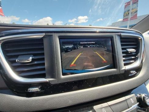 Used 2022 Chrysler Voyager LX FWD image 14