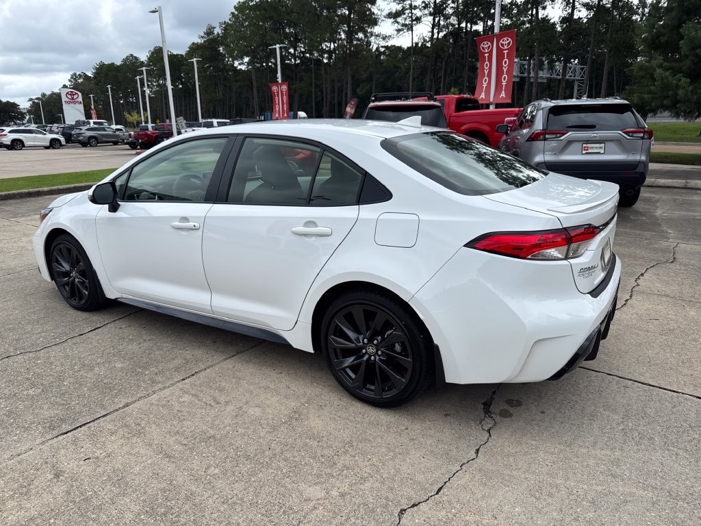 Certified 2026 Toyota Corolla SE FWD image 3