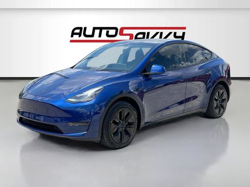 Used 2025 Tesla Model Y Long Range RWD image 3