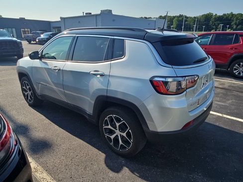 Used 2024 Jeep Compass Limited AWD/4WD image 8